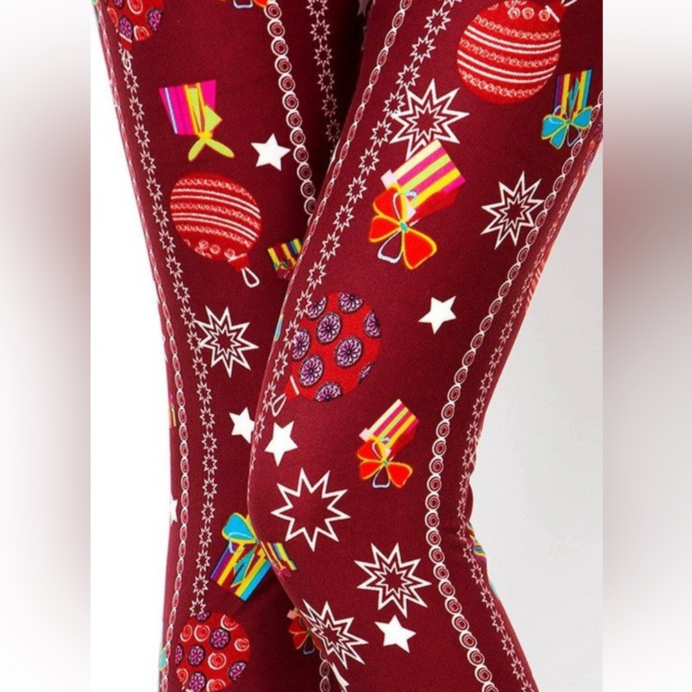 NWT! Plus Size Festive Red Presents Blubs Soft Comfy Cozy Leggings (1x-3x)